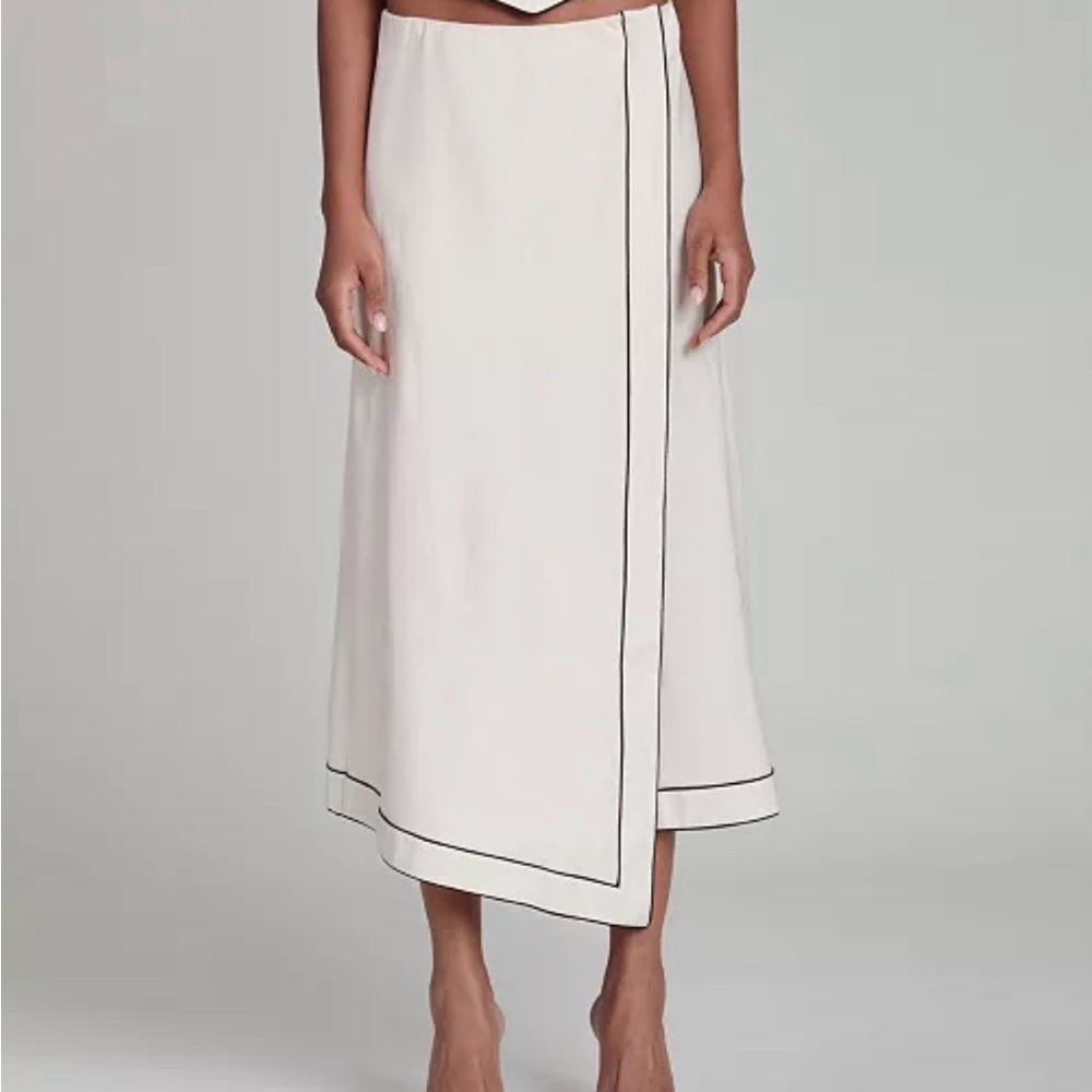 Avec Les Filles Cream Two-Piece Bow-Back Maxi Dress - Picture 3 of 8